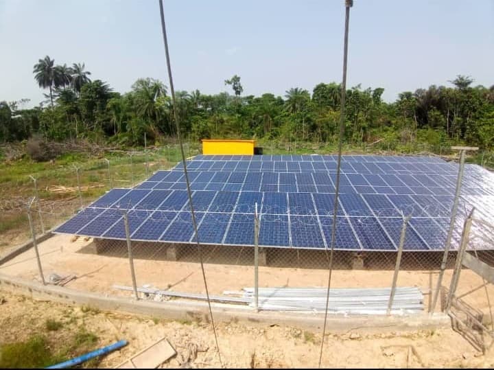 Students benefiting from electricity